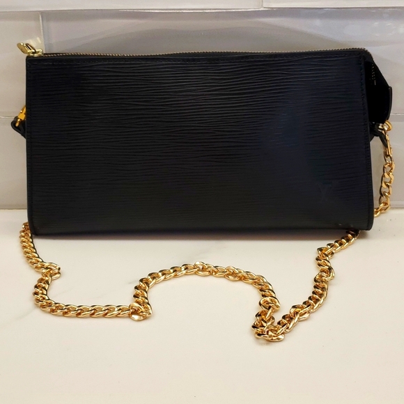 Authentic Louis Vuitton Pochette in Black Epi Leather - Picture 14 of 16